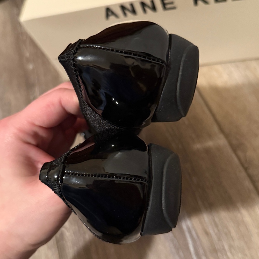 EUC Women’s Anne Klein UNice Black Flat - Picture 4 of 6